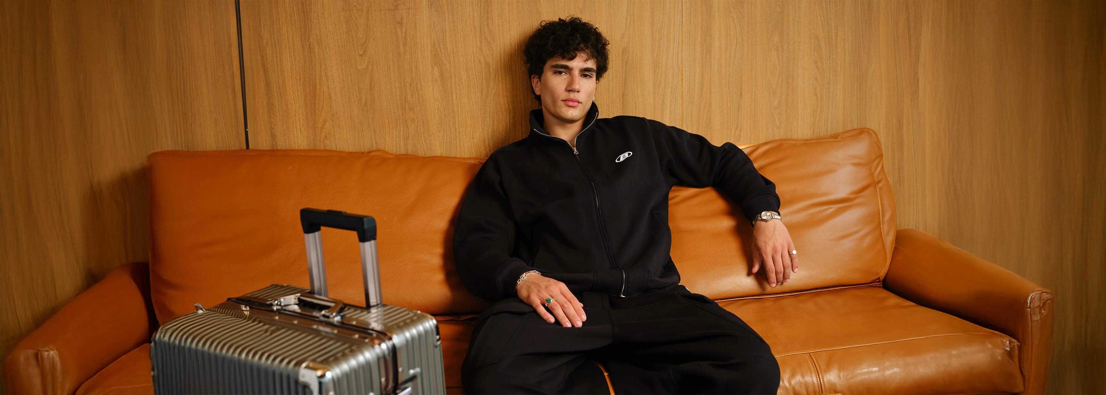 imgi_230_skyclub_mens_in_3733x1333_crop_center